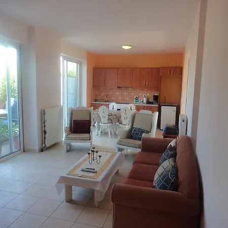 Апартаменты Alexandra's Holiday House