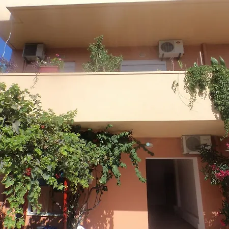 Апартаменты Alexandra's Holiday House
