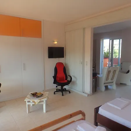 Alexandra's Holiday House Апартаменты